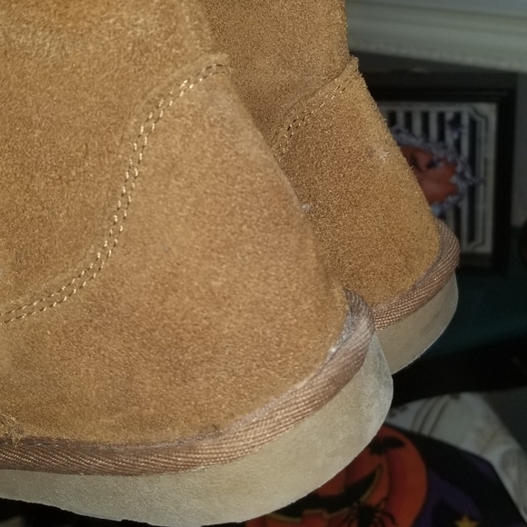 BOOTS - Picture 6 of 8